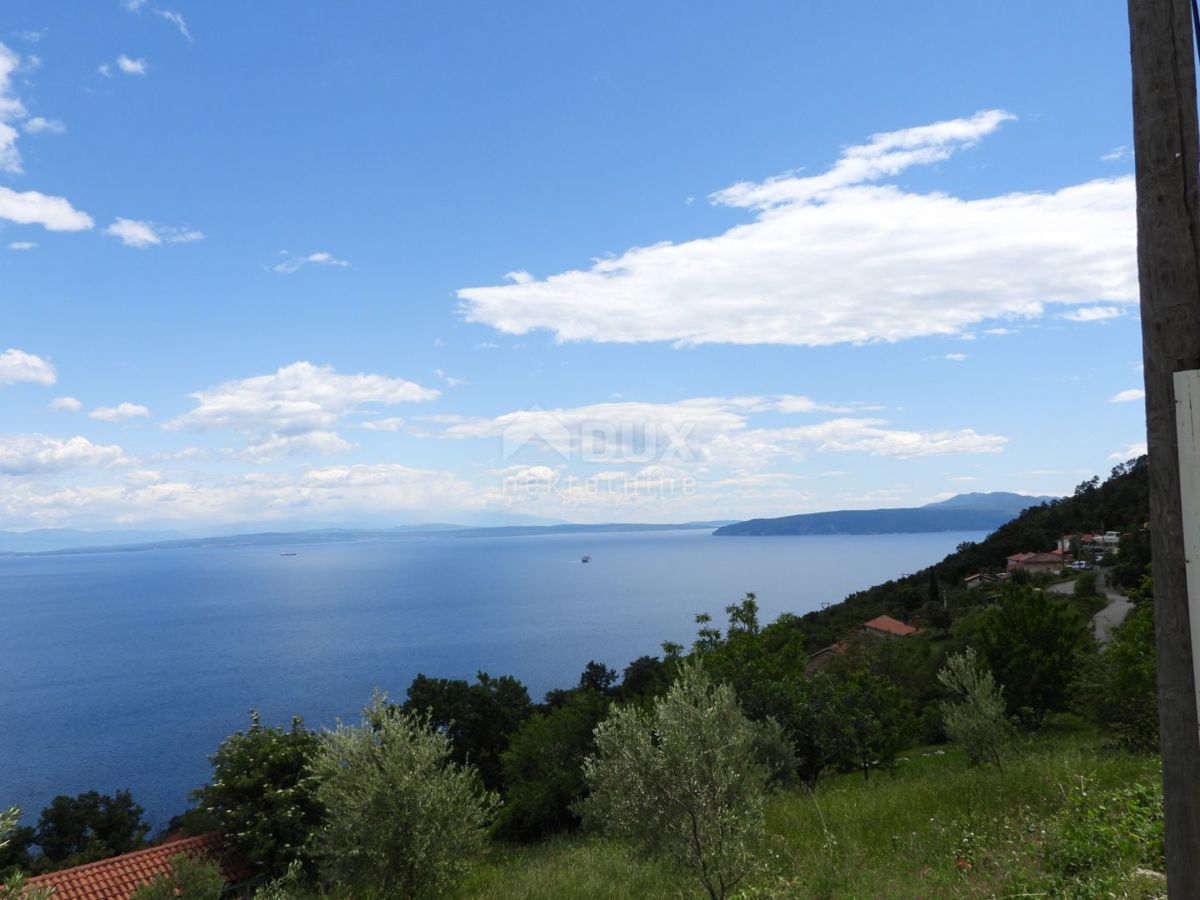 LOVRAN, LIGANJ - terreno CON PERMESSO DI COSTRUZIONE!!!! 1038 mq con vista panoramica sul mare per un edificio residenziale - appartamenti - appartamenti / villa con piscina 