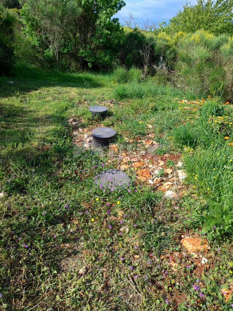 ISTRIA, VINKURAN Attraente terreno edificabile vicino al mare