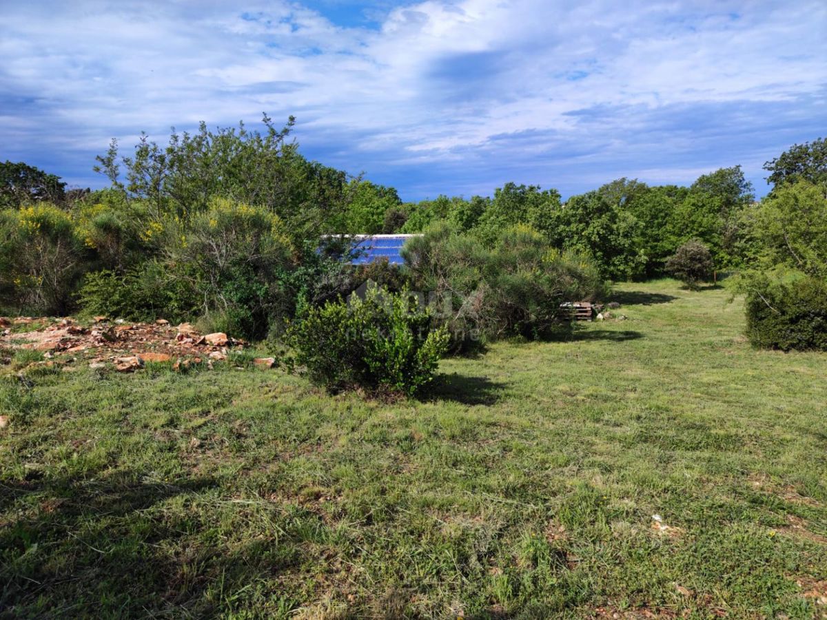 ISTRIA, VINKURAN Attraente terreno edificabile vicino al mare