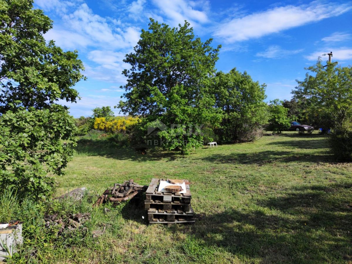 ISTRIA, VINKURAN Attraente terreno edificabile vicino al mare