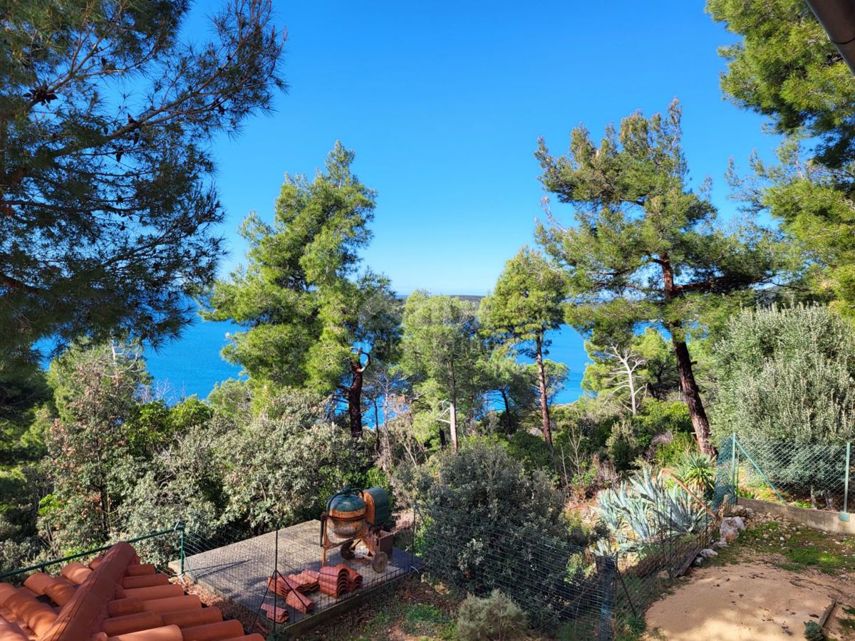 ISOLA DI CHERSO - Casa con vista mare e due appartamenti