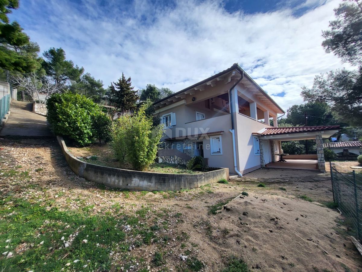 ISOLA DI CHERSO - Casa con vista mare e due appartamenti