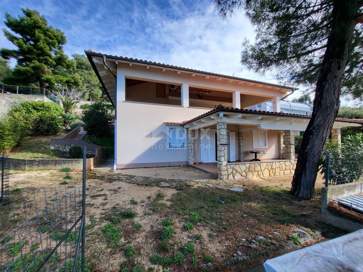 ISOLA DI CHERSO - Casa con vista mare e due appartamenti