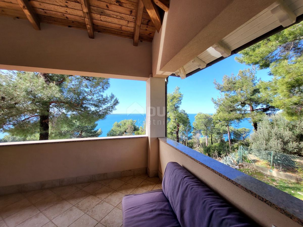 ISOLA DI CHERSO - Casa con vista mare e due appartamenti