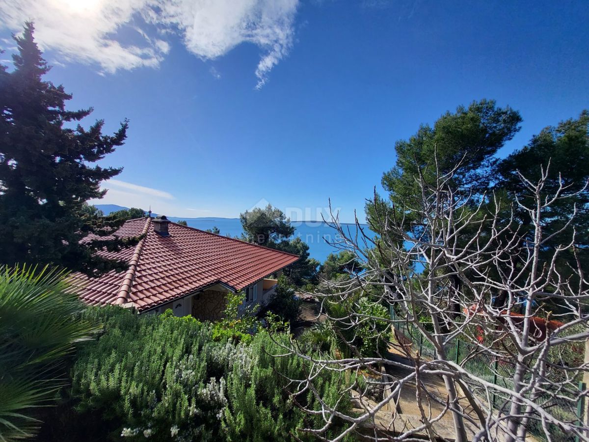 ISOLA DI CHERSO - Casa con vista mare e due appartamenti