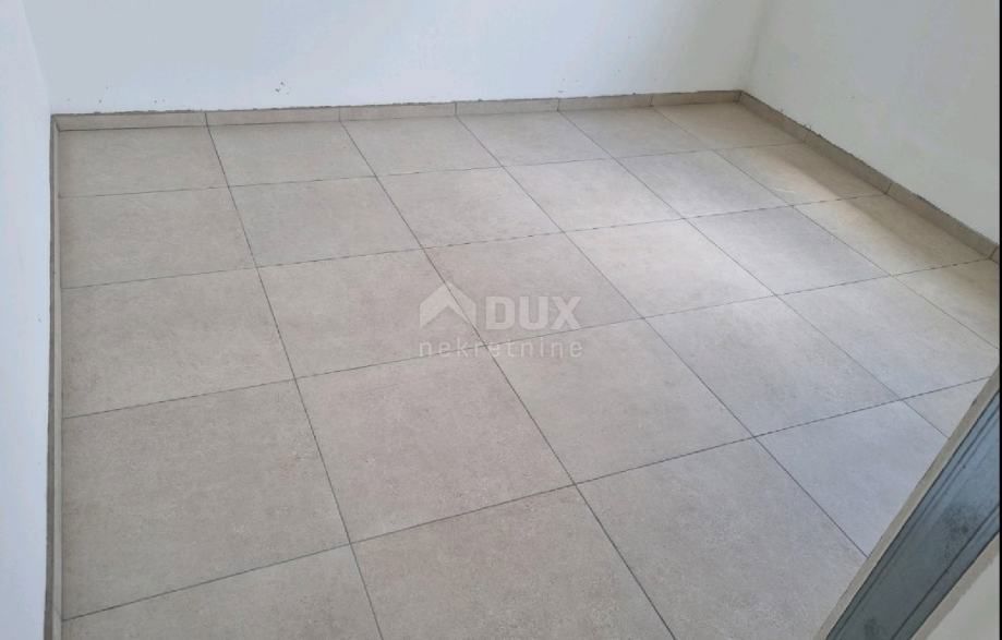 PAG, CITTÀ DI PAG - Casa con 4 appartamenti e ampio giardino 