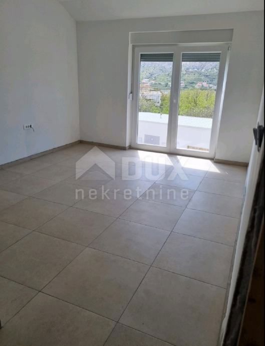 PAG, CITTÀ DI PAG - Casa con 4 appartamenti e ampio giardino 