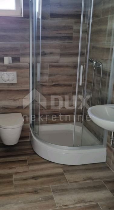 PAG, CITTÀ DI PAG - Casa con 4 appartamenti e ampio giardino 