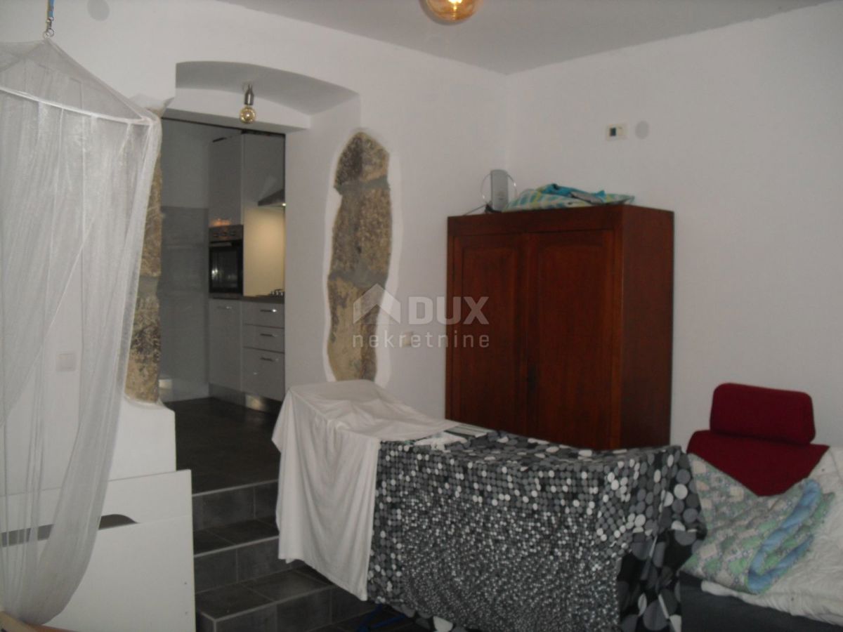 Isola di Krk, Baška (dintorni) - Casa ristrutturata con due appartamenti