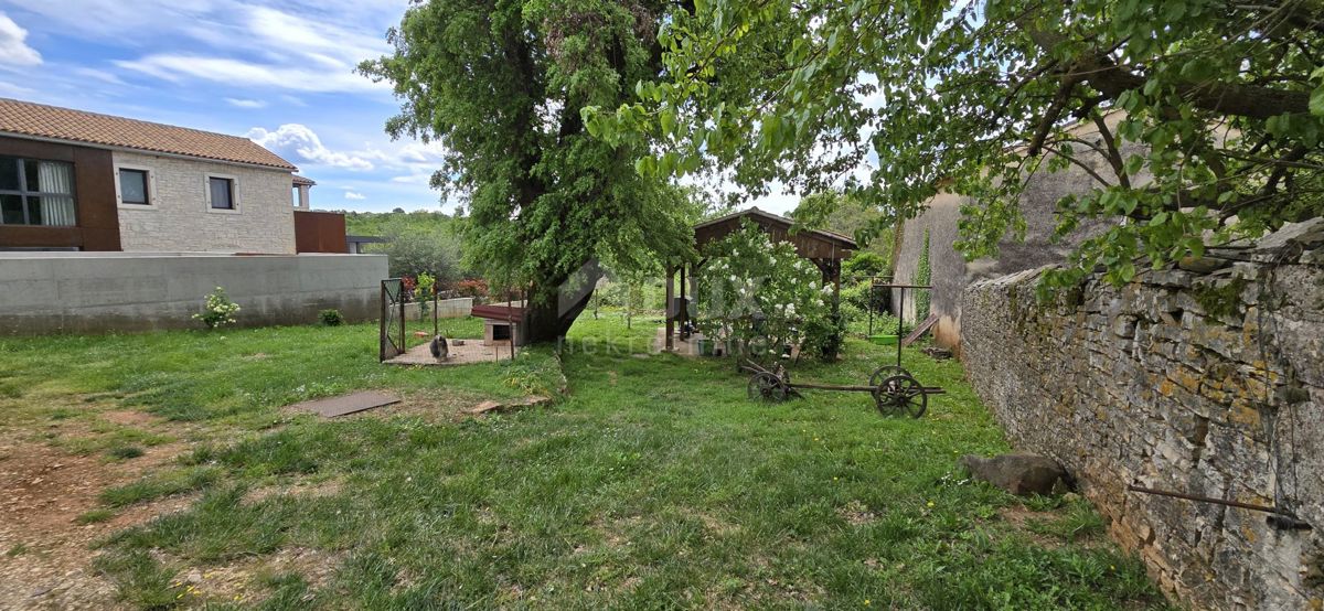 ISTRIA, PARENZO - Casa istriana ristrutturata con giardino