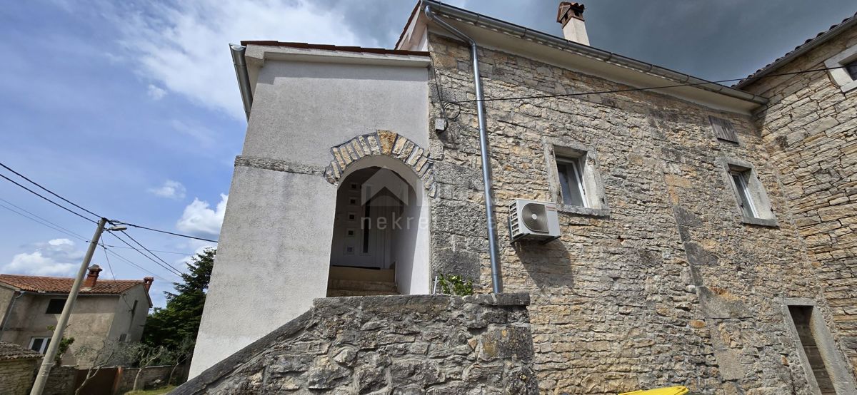 ISTRIA, PARENZO - Casa istriana ristrutturata con giardino