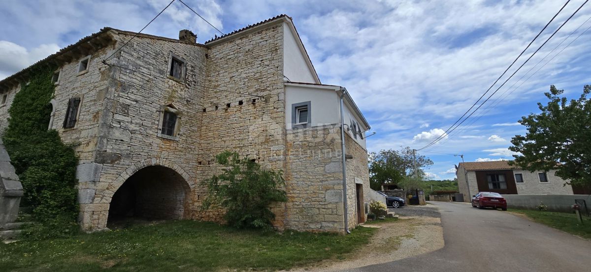 ISTRIA, PARENZO - Casa istriana ristrutturata con giardino