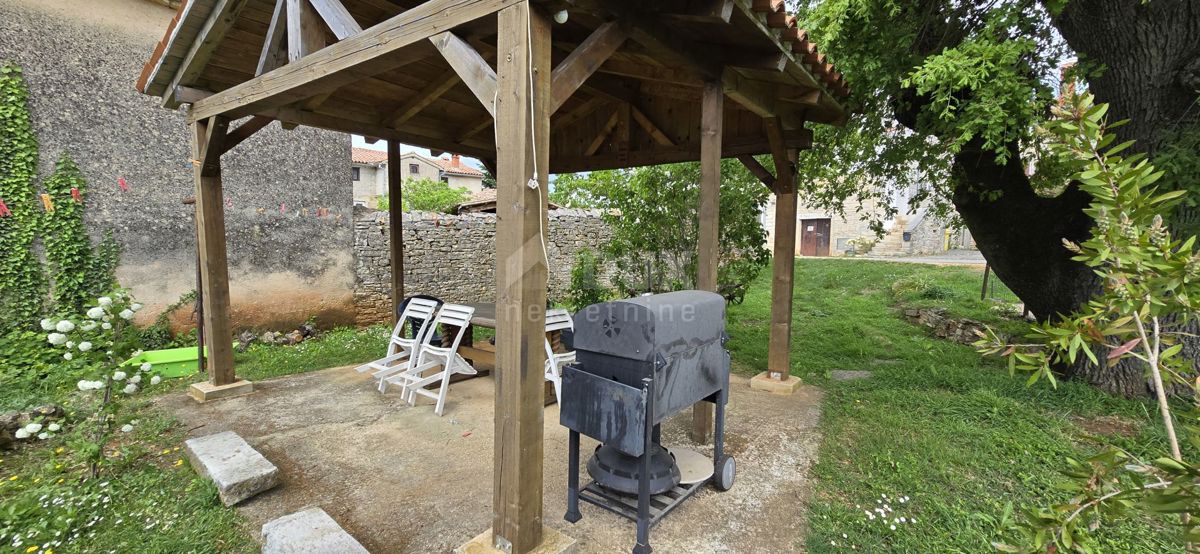 ISTRIA, PARENZO - Casa istriana ristrutturata con giardino