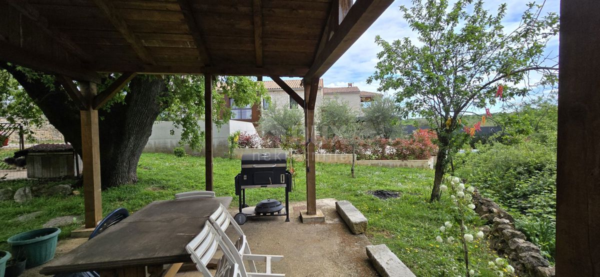 ISTRIA, PARENZO - Casa istriana ristrutturata con giardino