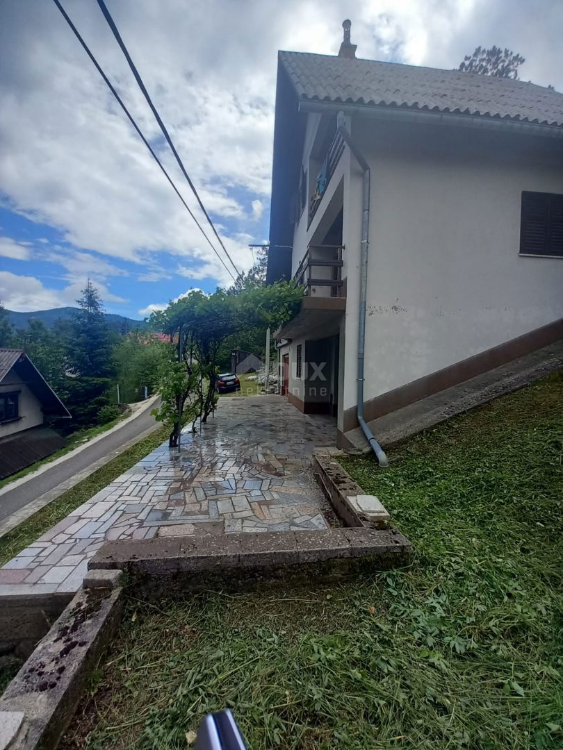 GORSKI KOTAR, LIČ - casa indipendente con garage e giardino vicino al lago a Fužine! OPPORTUNITÀ!