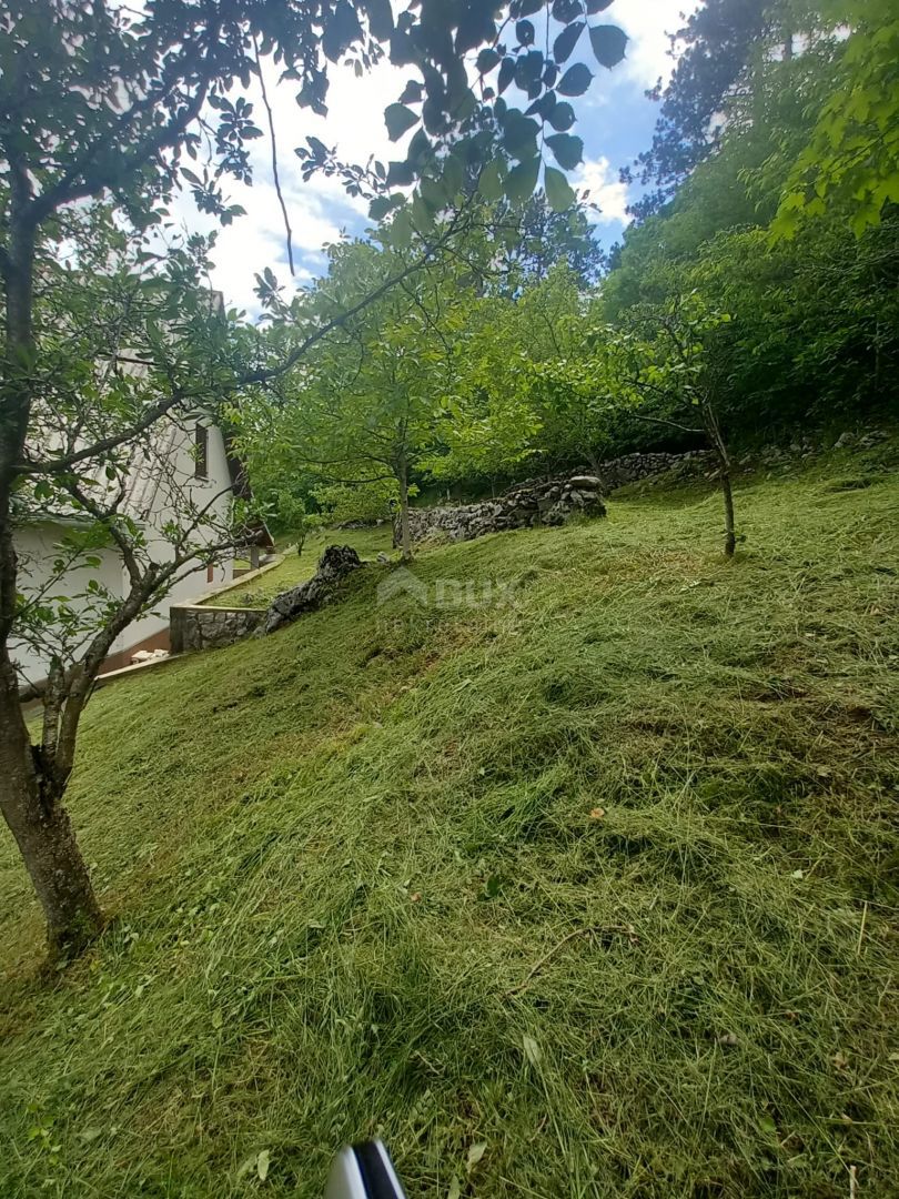 GORSKI KOTAR, LIČ - casa indipendente con garage e giardino vicino al lago a Fužine! OPPORTUNITÀ!