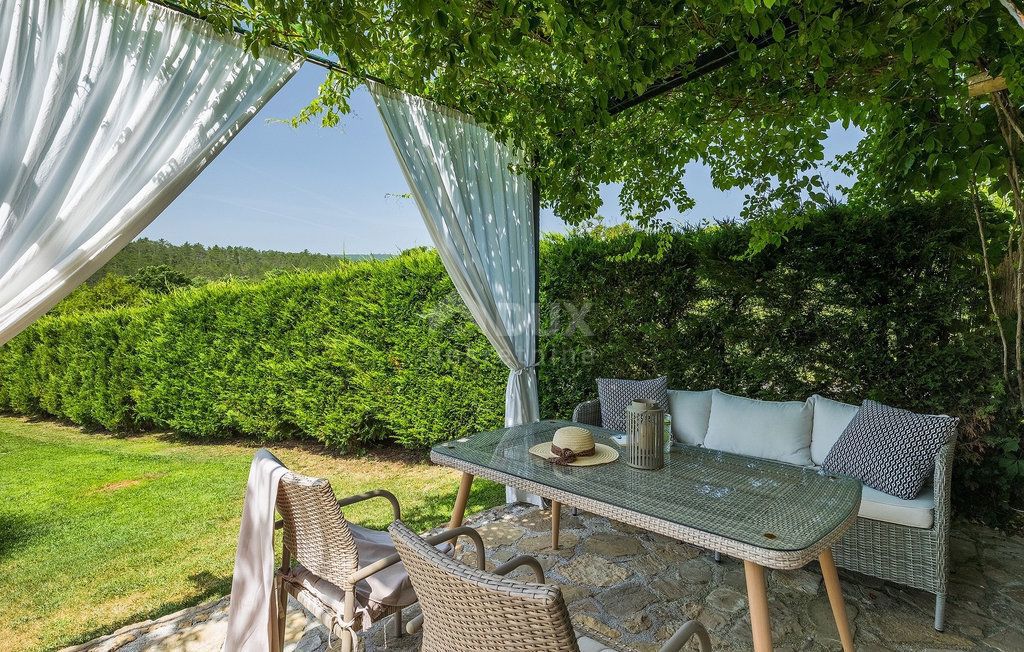 ISTRIA, BUZET - Villa rustica con piscina e ampio giardino