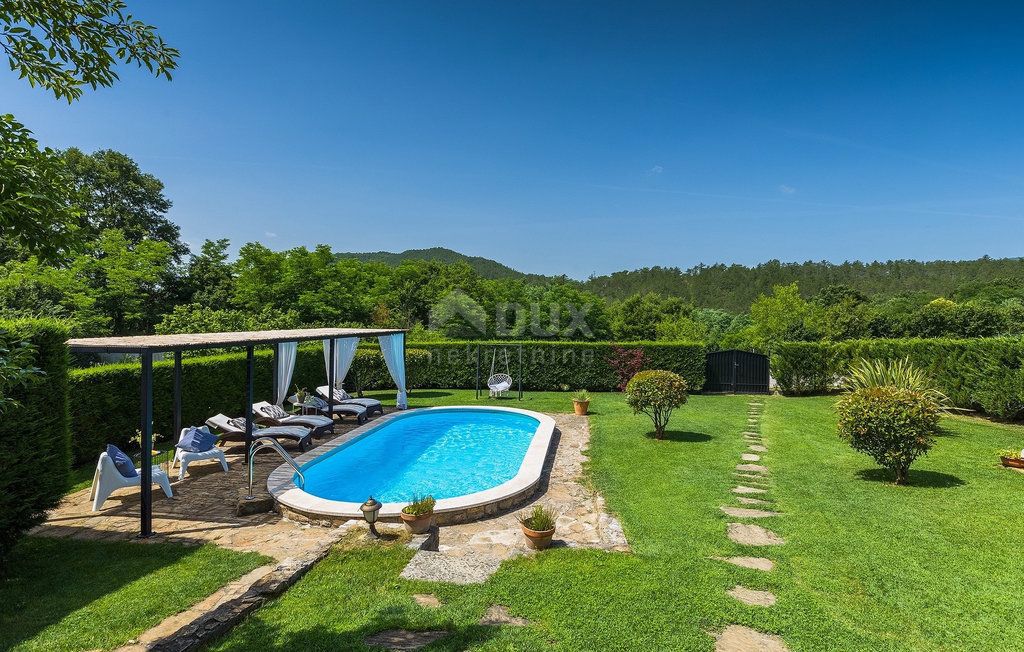 ISTRIA, BUZET - Villa rustica con piscina e ampio giardino