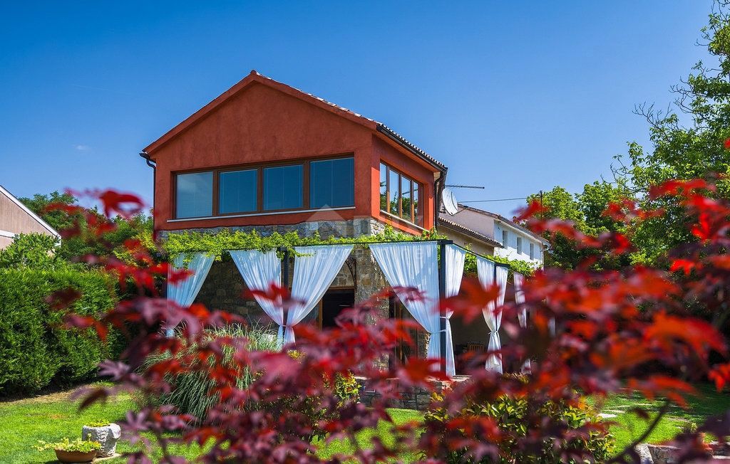 ISTRIA, BUZET - Villa rustica con piscina e ampio giardino