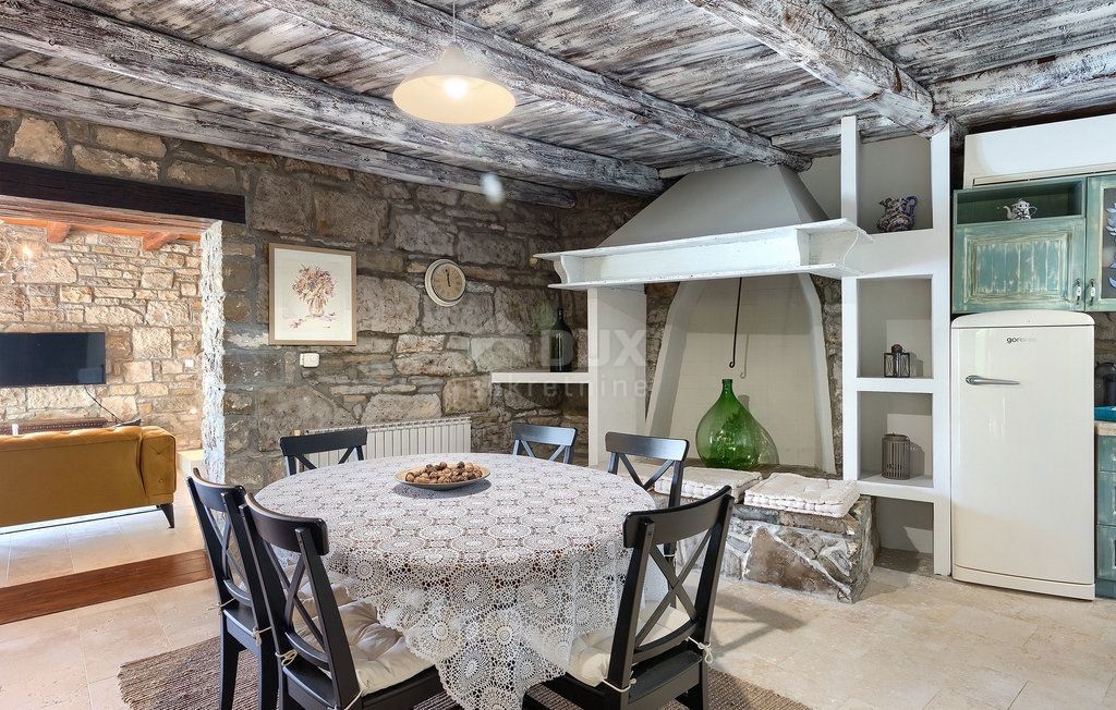 ISTRIA, BUZET - Villa rustica con piscina e ampio giardino