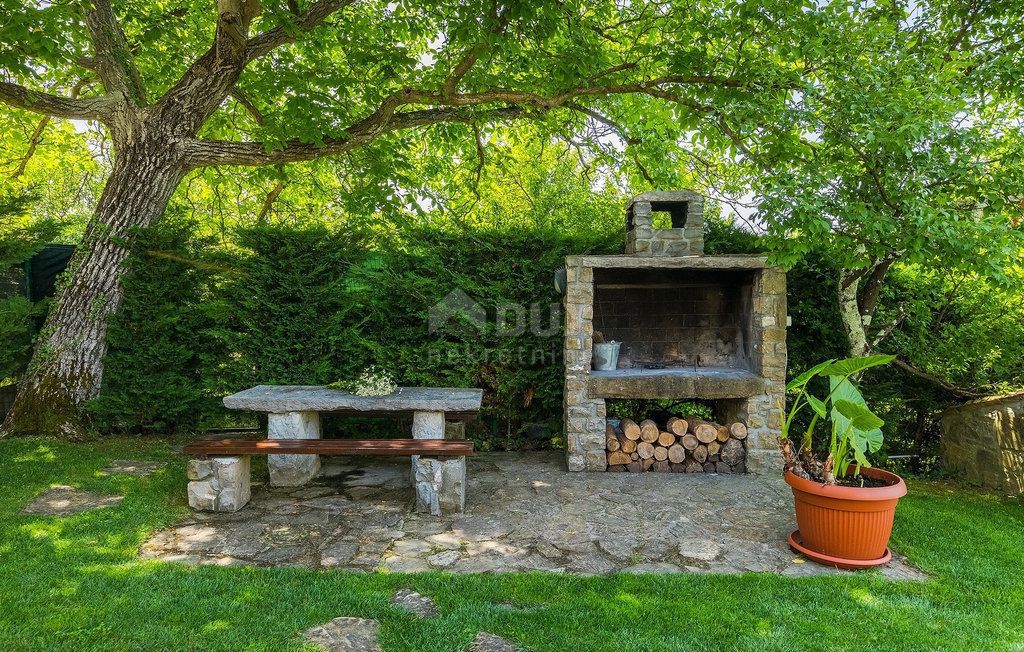 ISTRIA, BUZET - Villa rustica con piscina e ampio giardino