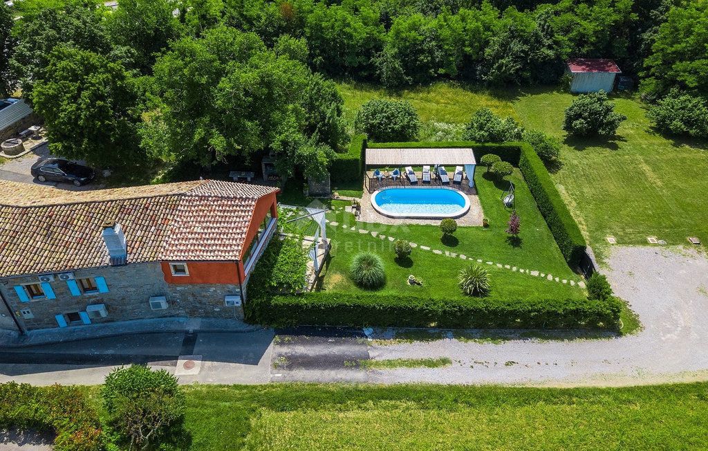 ISTRIA, BUZET - Villa rustica con piscina e ampio giardino