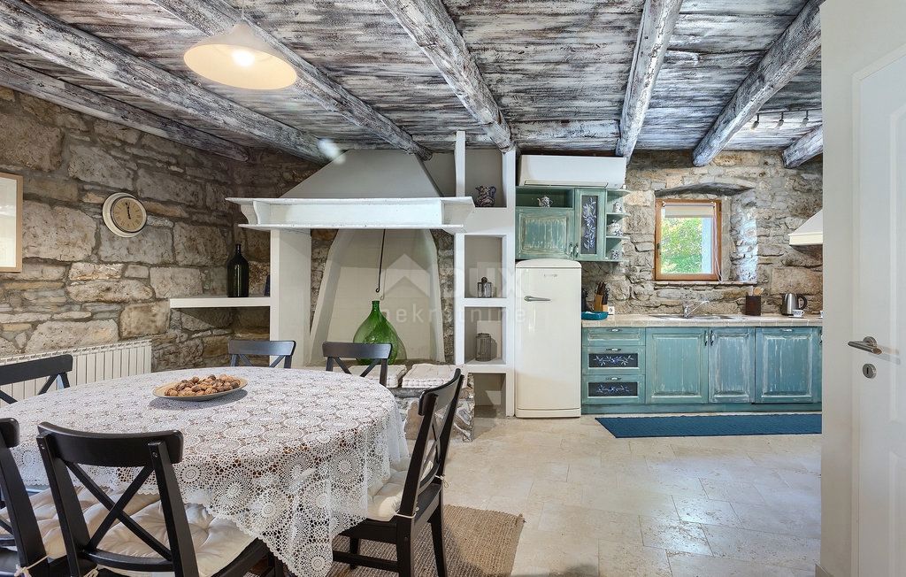 ISTRIA, BUZET - Villa rustica con piscina e ampio giardino