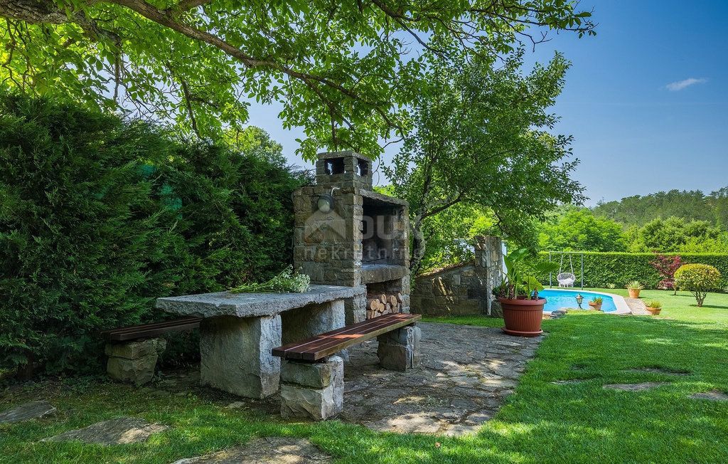 ISTRIA, BUZET - Villa rustica con piscina e ampio giardino