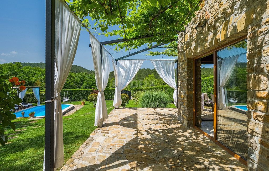 ISTRIA, BUZET - Villa rustica con piscina e ampio giardino