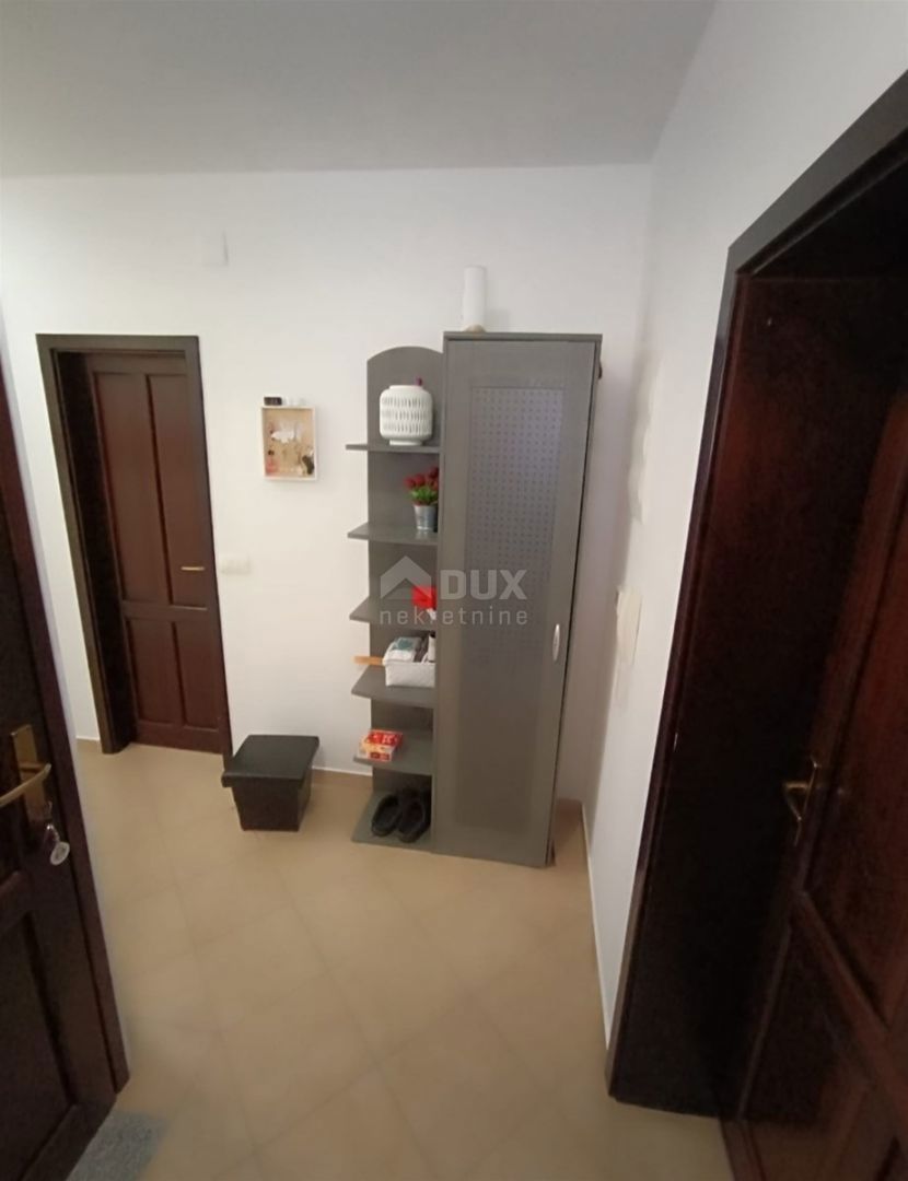 MATULJI - 2BR + DB in un edificio nuovo con parcheggio in una posizione tranquilla