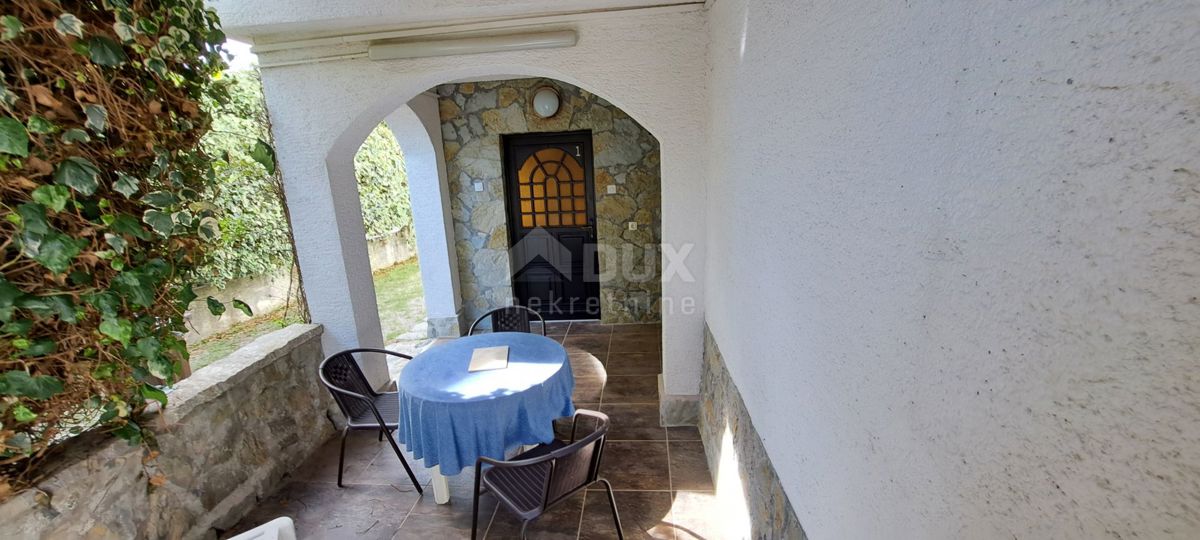 ISOLA DI KRK, LINARDIĆI - bella casa con cinque appartamenti