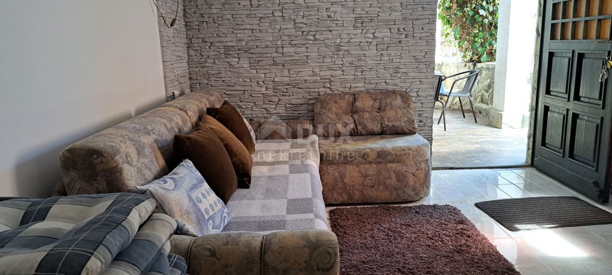 ISOLA DI KRK, LINARDIĆI - bella casa con cinque appartamenti