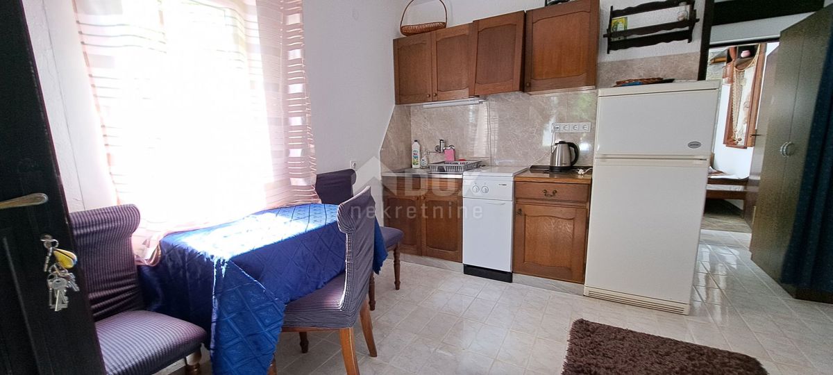 ISOLA DI KRK, LINARDIĆI - bella casa con cinque appartamenti