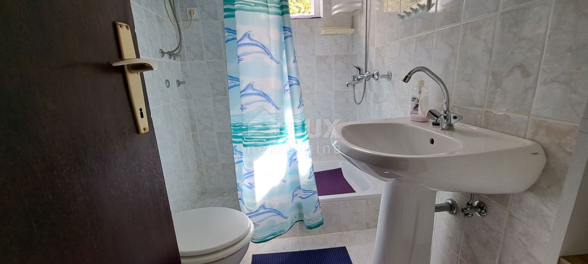 ISOLA DI KRK, LINARDIĆI - bella casa con cinque appartamenti