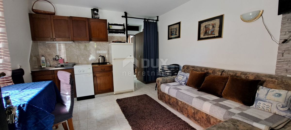 ISOLA DI KRK, LINARDIĆI - bella casa con cinque appartamenti