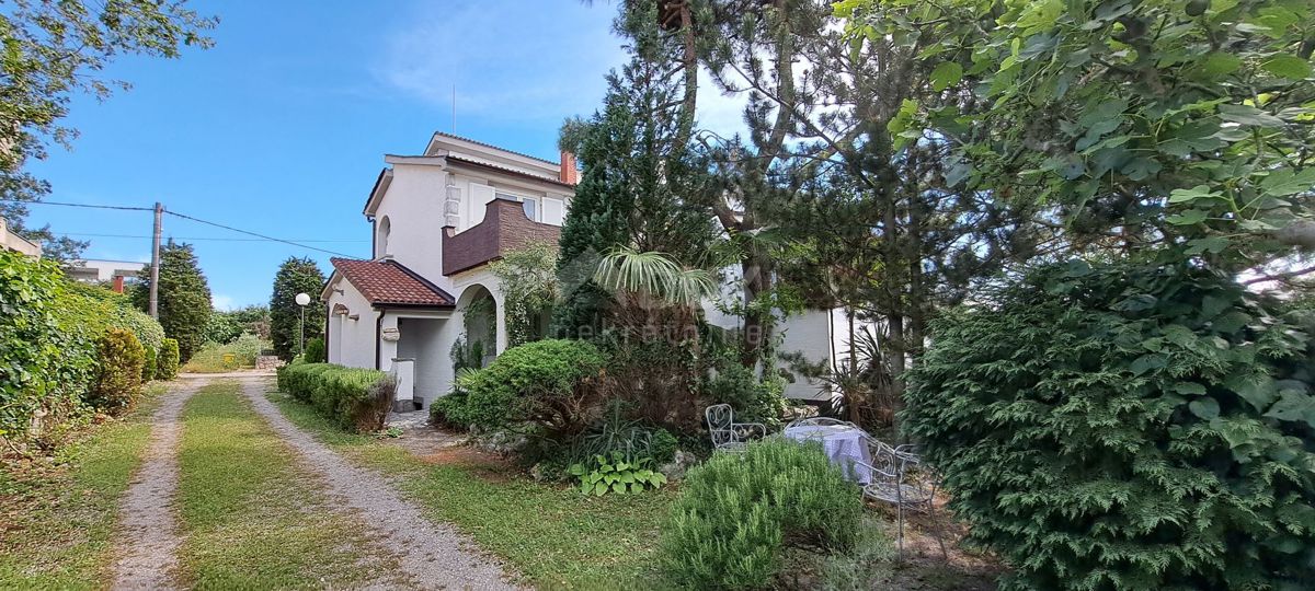 ISOLA DI KRK, LINARDIĆI - bella casa con cinque appartamenti