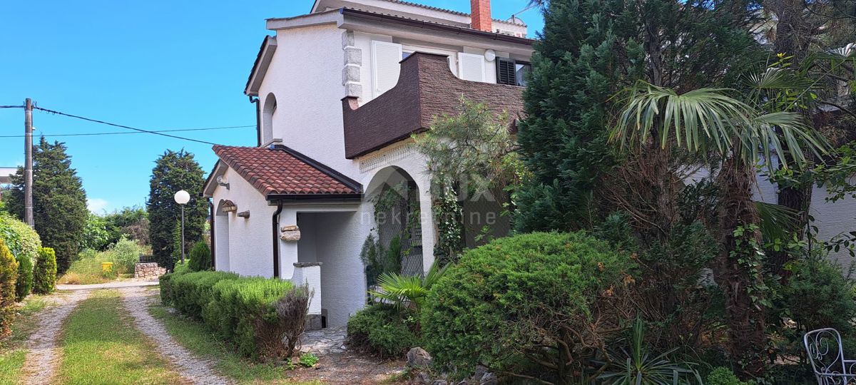 ISOLA DI KRK, LINARDIĆI - bella casa con cinque appartamenti