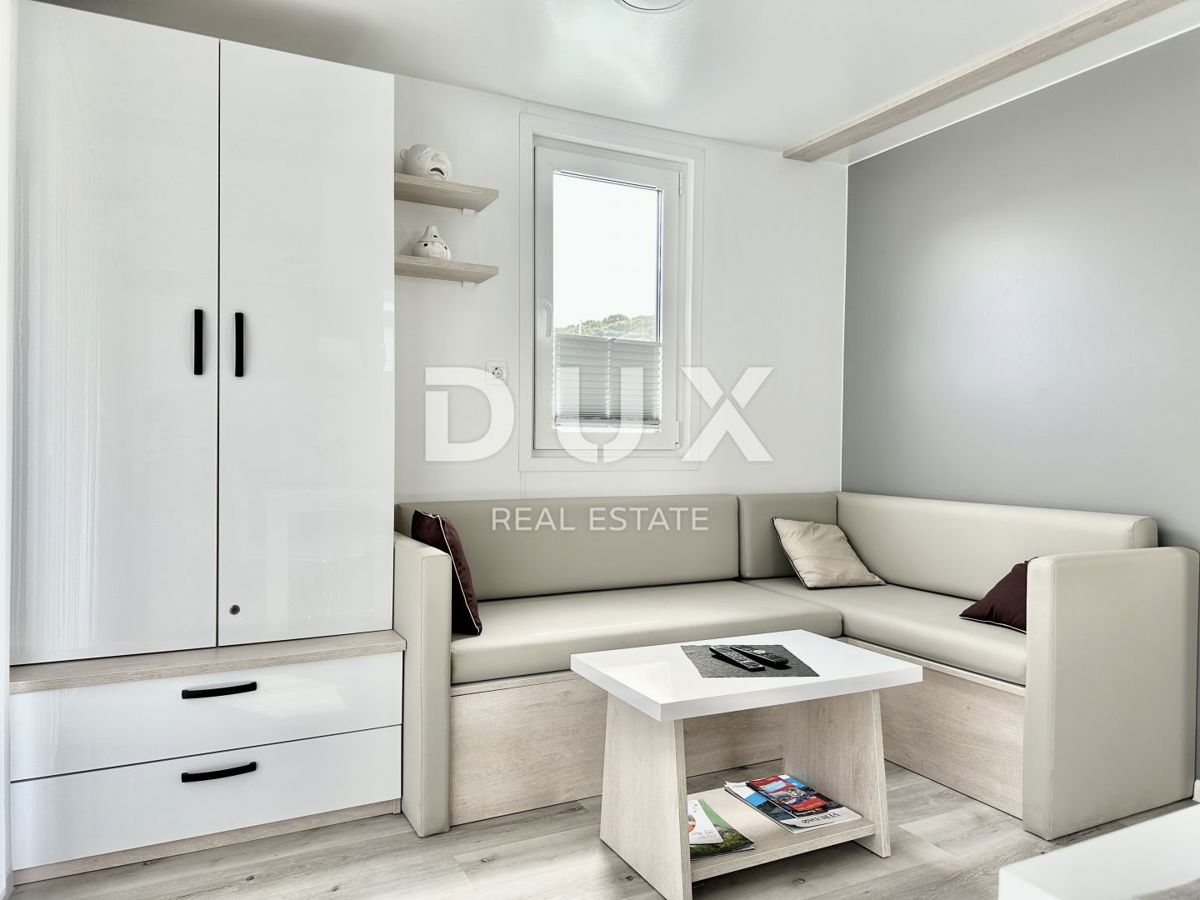 ISTRIA, NOVIGRAD - Casa sull'acqua con vista sul mare e sul porto turistico