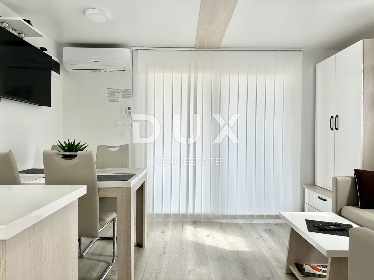 ISTRIA, NOVIGRAD - Casa sull'acqua con vista sul mare e sul porto turistico