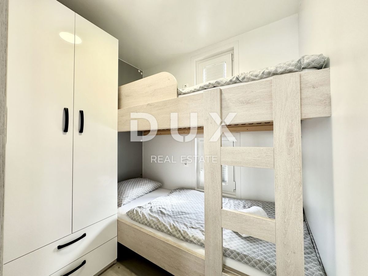 ISTRIA, NOVIGRAD - Casa sull'acqua con vista sul mare e sul porto turistico