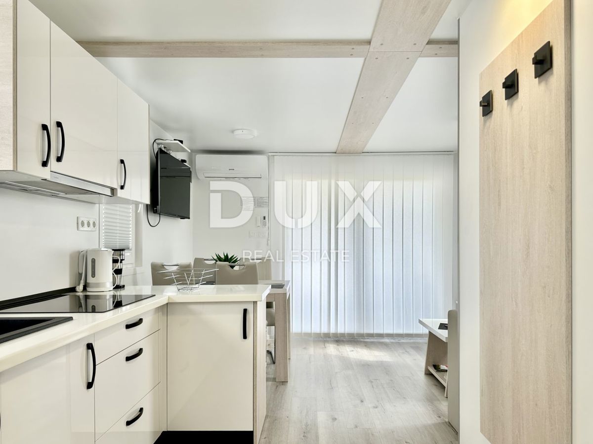 ISTRIA, NOVIGRAD - Casa sull'acqua con vista sul mare e sul porto turistico