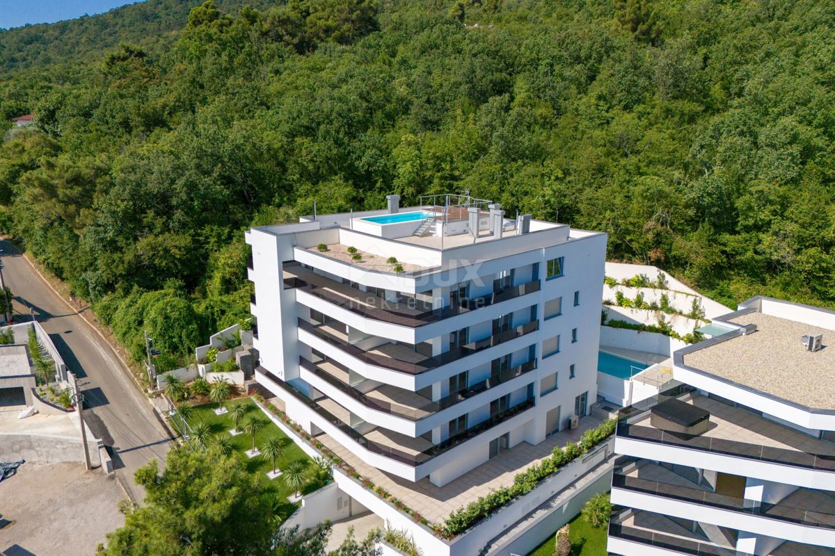 OPATIJA, CENTRO - fantastico appartamento in un nuovo edificio con vista mare, piscina condivisa, garage