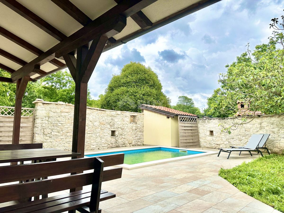 ISTRIA, TINJAN - NUOVO! Casa istriana ristrutturata con piscina 