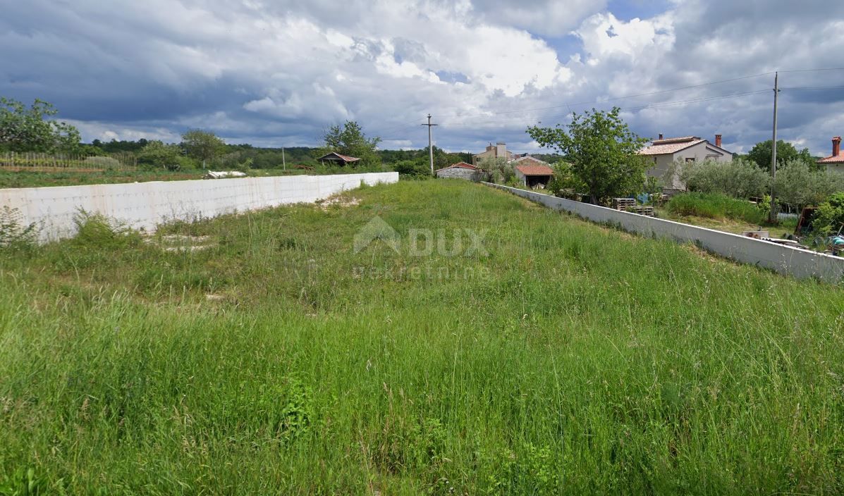 ISTRIA, ST. LOVREČ - Terreno con permesso di costruzione valido e utenze pagate