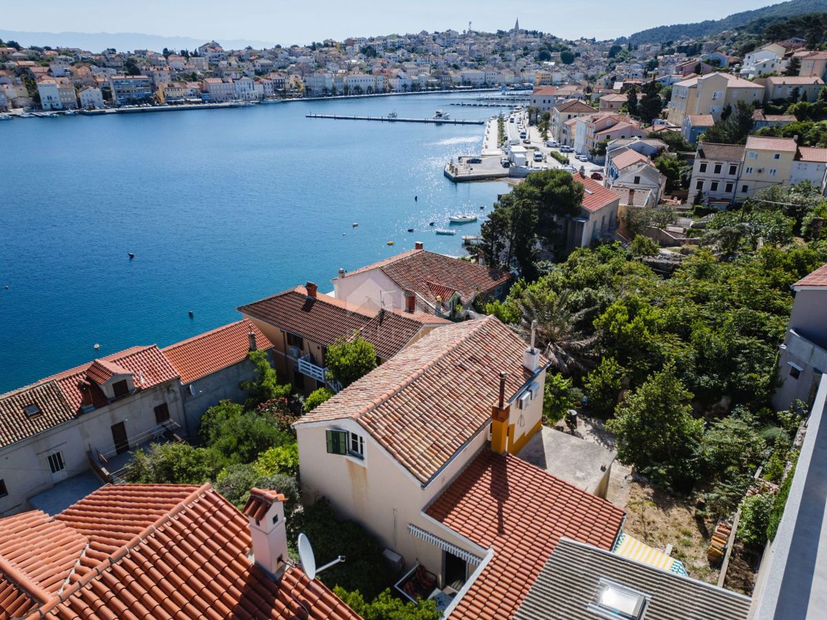 MALI LOŠINJ - Villa vicino al mare con proprio ormeggio per barche