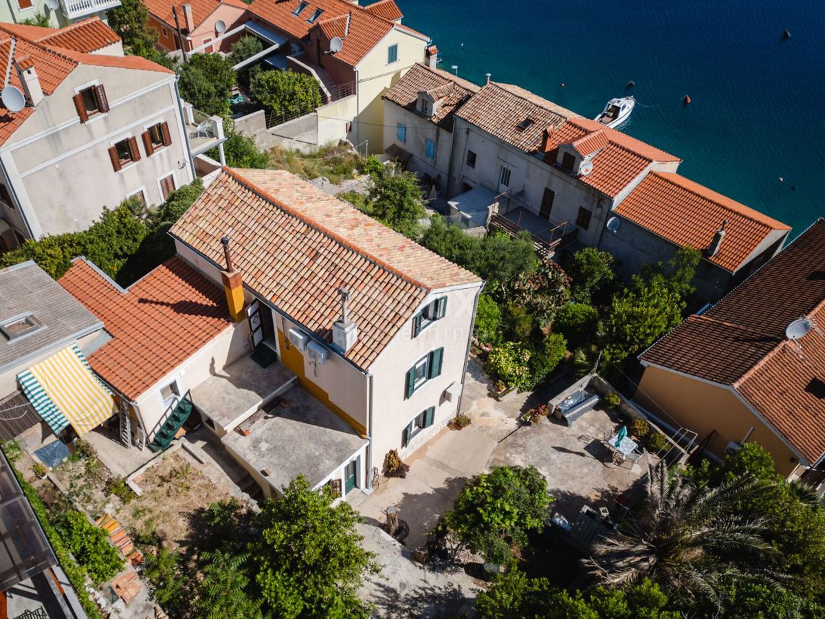 MALI LOŠINJ - Villa vicino al mare con proprio ormeggio per barche