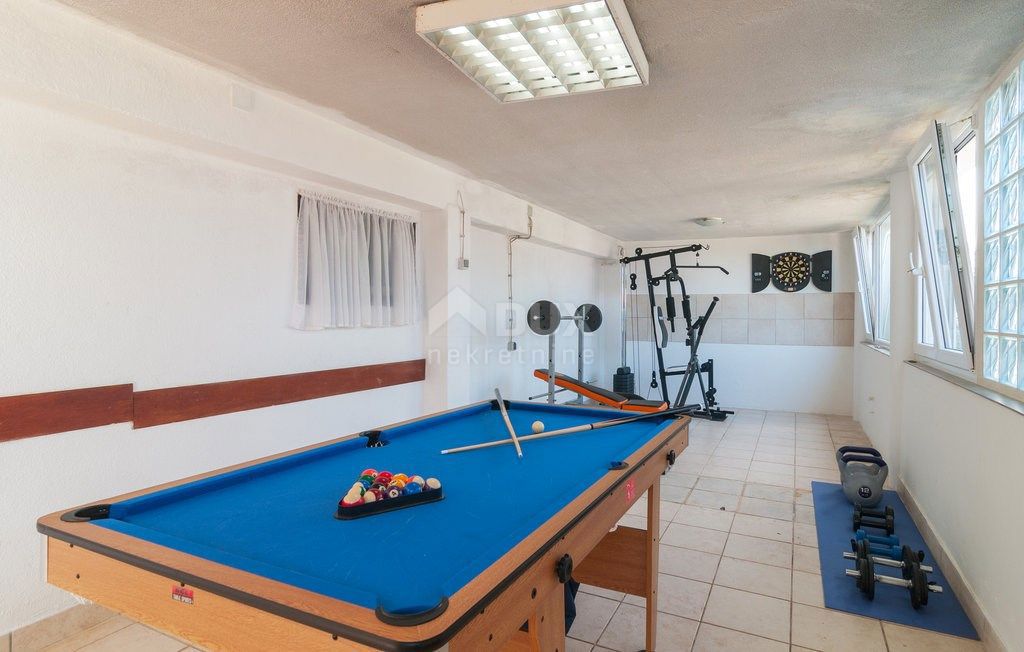 TROGIR, ČIOVO - Casa prima fila al mare