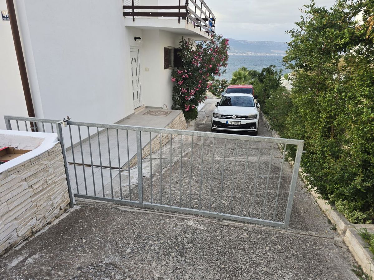 TROGIR, ČIOVO - Casa prima fila al mare