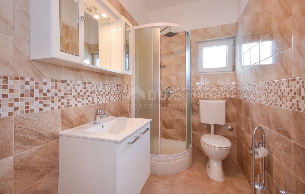 TROGIR, ČIOVO - Casa prima fila al mare