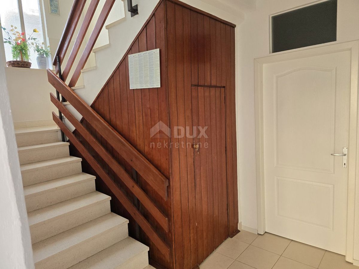 TROGIR, ČIOVO - Casa prima fila al mare